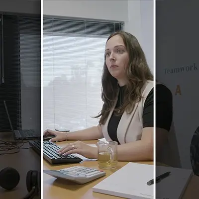 Zakelijke opname van een vrouw die achter haar bureau op kantoor werkt, passend bij een short video laten maken.